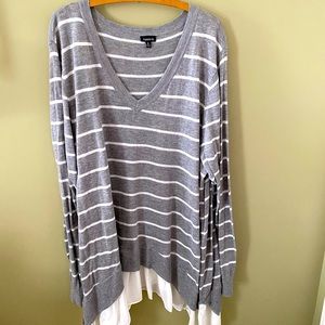 Torrid Grey and white Tunic, size 5
